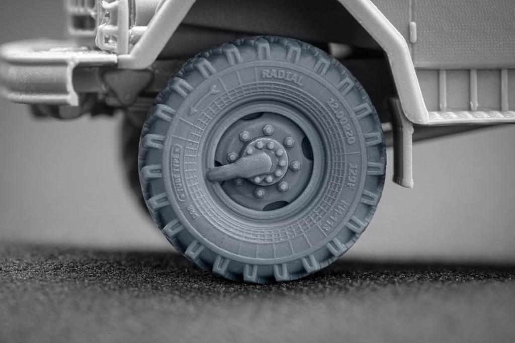 Комплект колес для грузовика Пластиковые детали модели SCXWM72001 Scale-X 1/72 ZiL-131 (7 штук) (для ИКМ) (Военная техника)