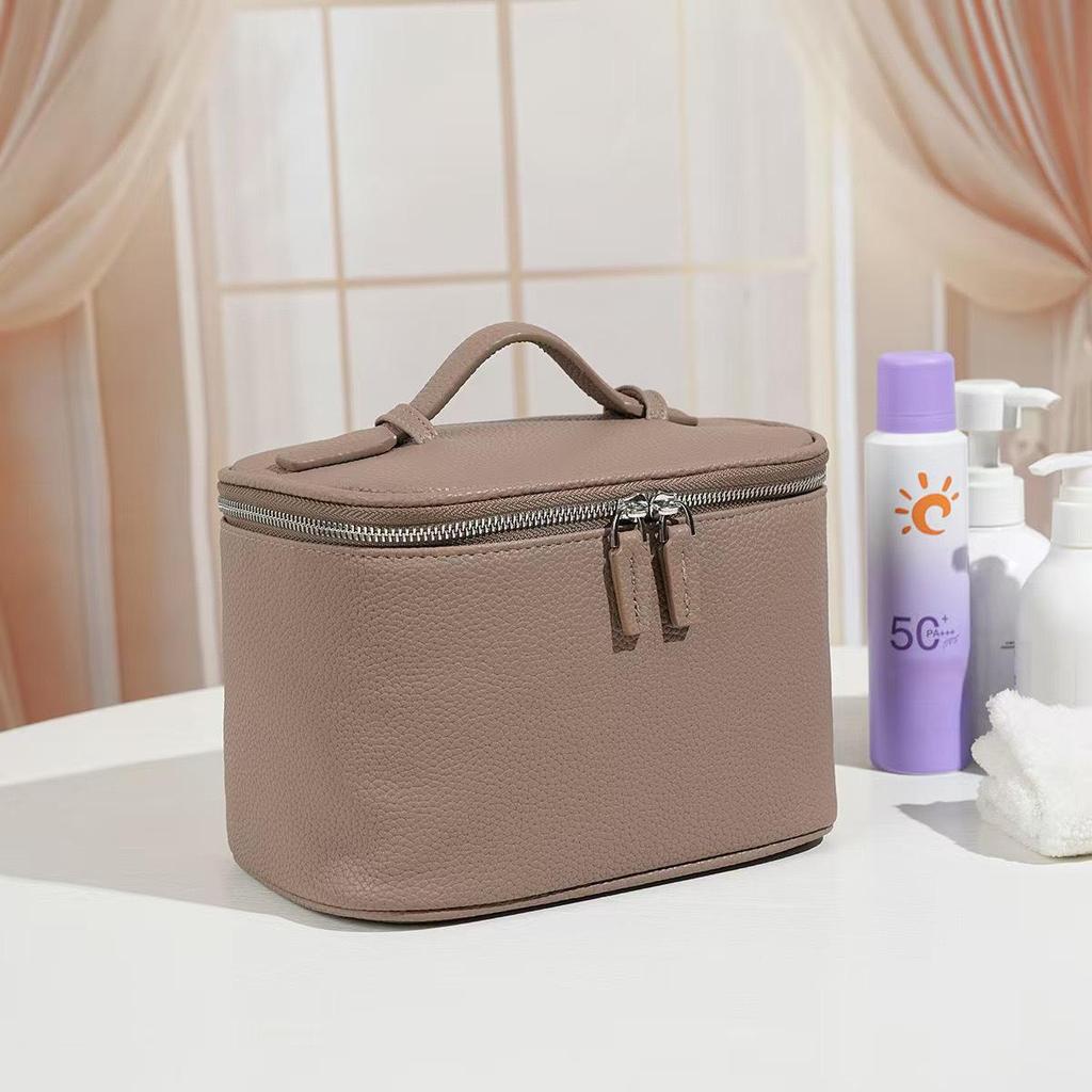 New Large-Capacity PU Crocodile Makeup Bag: Portable High-End Travel Wash Storage Bag