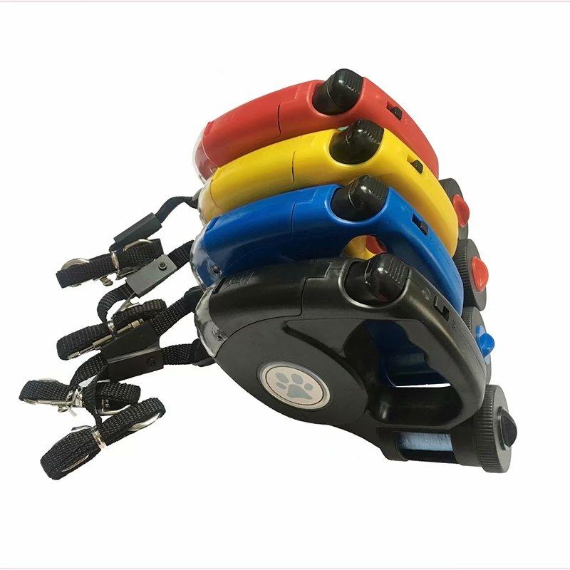 Товары для домашних животных Поводок для ошейника для собак Автоматический выдвижной поводок 4,5 м Светодиодный фонарик Поводок для собаки с мешком для мусора