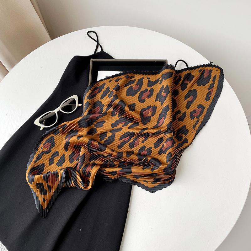 70 * 70 Four Seasons Доступен Новый женский маленький квадратный шарф, высококачественный шарф с буквенным принтом, профессиональный шарф, атласный шарф