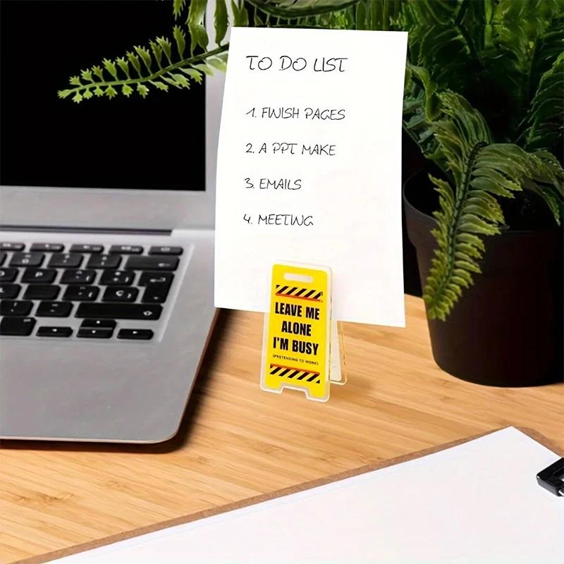 Акриловая настольная табличка «Оставьте меня в покое, я занят» — юмористический декор офиса, подарок для коллег, универсальный декор комнаты