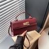Замок Маленькая квадратная сумка Женская наплечная сумка