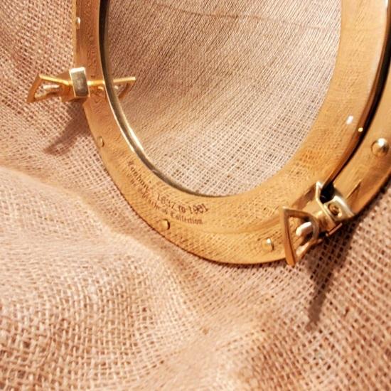 Зеркало-иллюминатор из полированной латуни 30,48 см