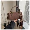 Trendy Women's Square Bag 2024 New Handbag Simple Retro Shoulder Bag Street Fashion Casual Shoulder Bag