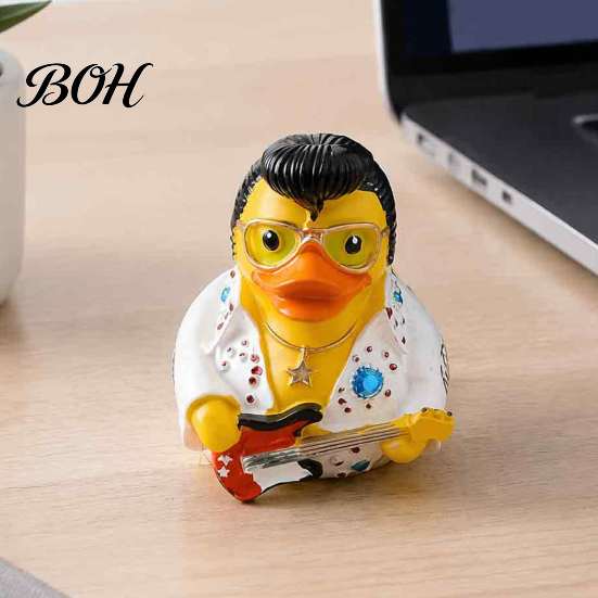 Stylish Car Dashboard Accessory Rock & Roll Duck Figurine, Resin Jumpsuit Statue with Guitar Gift for Friends And Family Desktop Decoration,