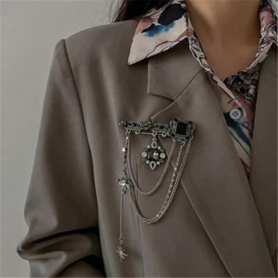 Броши на цепочку для груди, декоративная брошь, ретро-подвеска с кисточкой, аксессуары для пальто в темном стиле, брошь в форме ключа