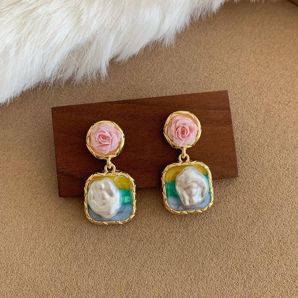 Модные серьги-подвески для женщин