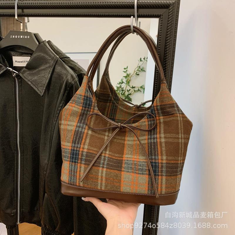 This Year's Popular Fashion Plaid Small Bag Women's 2025 New Temperament Versatile Shoulder Underarm Bag Commuter Tote Bag