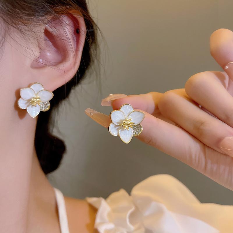 Unique Blooming Lotus Stud Earrings for Women Crystal Enamel Petal White Flower Earrings Wedding Party Sweet Cute Jewelry Gift