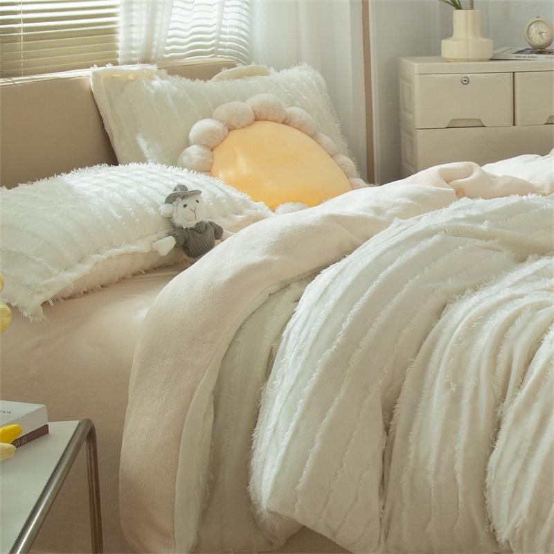 Зимний молочный бархатный комплект из 4 предметов, утолщенное теплое коралловое бархатное покрывало, пододеяльник, однотонное фланелевое постельное белье