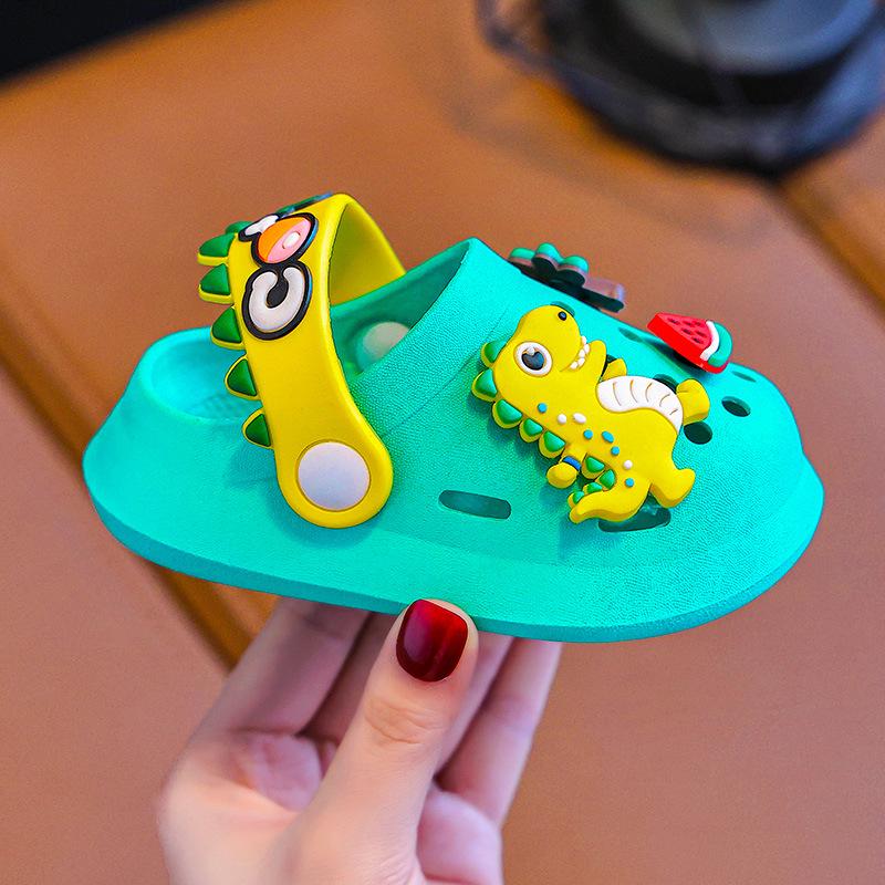 Очаровательные детские туфли с героями мультфильмов, нескользящий дизайн с закрытым носком для мальчиков и девочек в возрасте от 2 до 6 лет