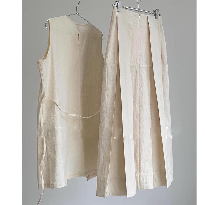 Облачный всплеск: Дзен-стиль Деконструированная плиссированная юбка и комплект жилета на бретелях