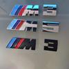 Совместимая решетка радиатора и наклейки на крылья с логотипом M для BMW: 1, 3, 4, 5 Серии, X1, X3, X5