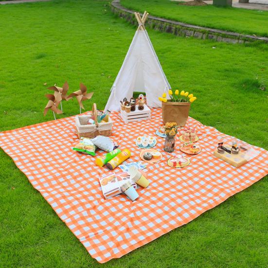Plaid Disposable Tablecloth Waterproof Checkered Table Cover Outdoor Tablecloth for Picnic Camping Barbecue Parties