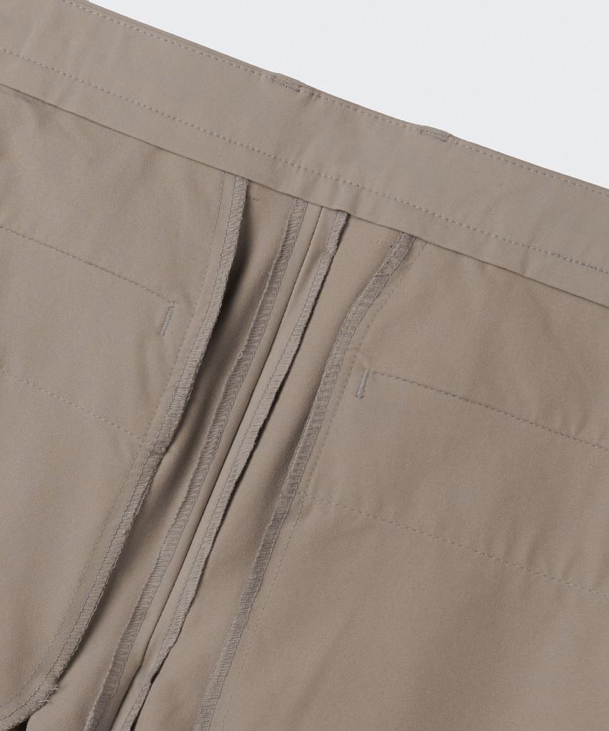 MUSINSA STANDARD Sporty Slim Fit Slacks [Grayish Beige]