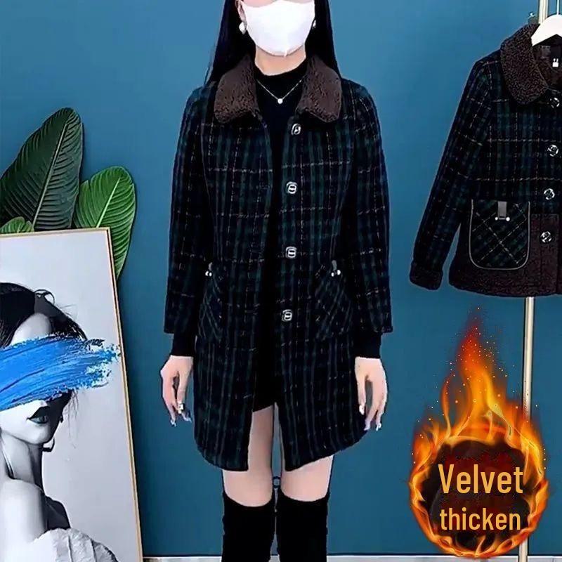 Женское стильное бархатное утепленное пальто средней длины для осени и зимы