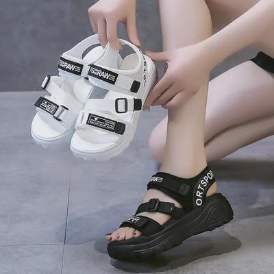 Женские босоножки на платформе с липучками 2024 года — корейский летний спортивный стиль, толстая подошва, повседневная римская пляжная обувь