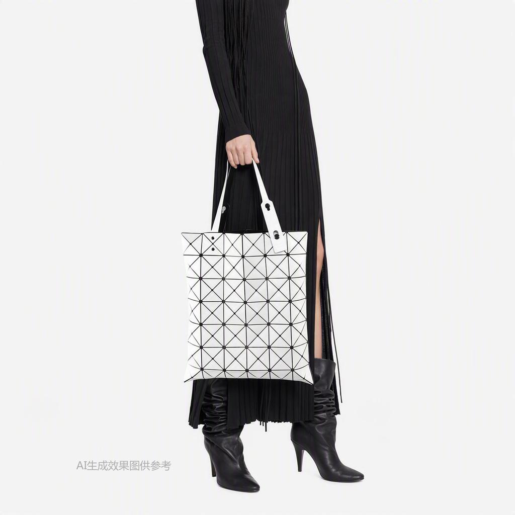 [Pre-Owned] Lucent White Special Material Geometric Tote Bag Black Hardware - Good #QFL204