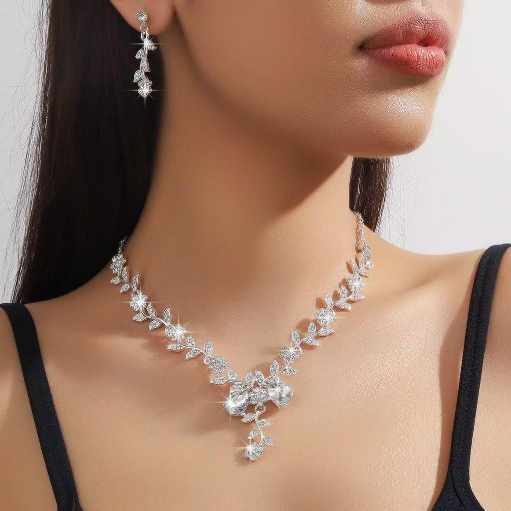 Элегантный межконтинентальный свадебный набор из страз: колье и серьги