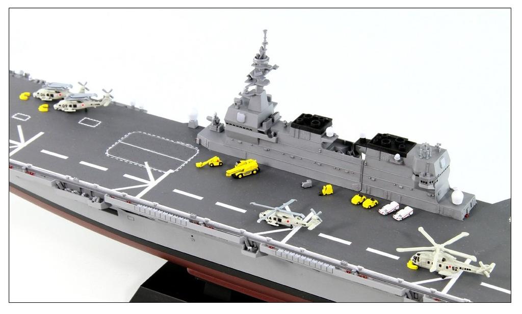 Pit Road 1/700 Skywave Series Maritime Self-Defense Force Destroyer DDH-183 Izumo Pre-painted Finished Model JPM09