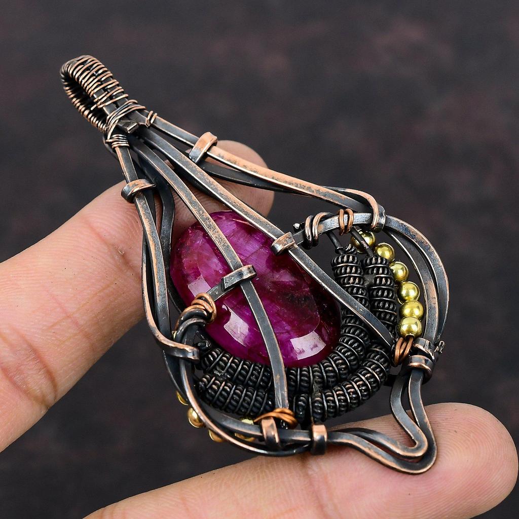 Кулон с ограненным кашмирским рубином, медная проволочная обертка, ручная работа, медный кулон, настоящие драгоценные камни, проволочная обертка, подарок на годовщину