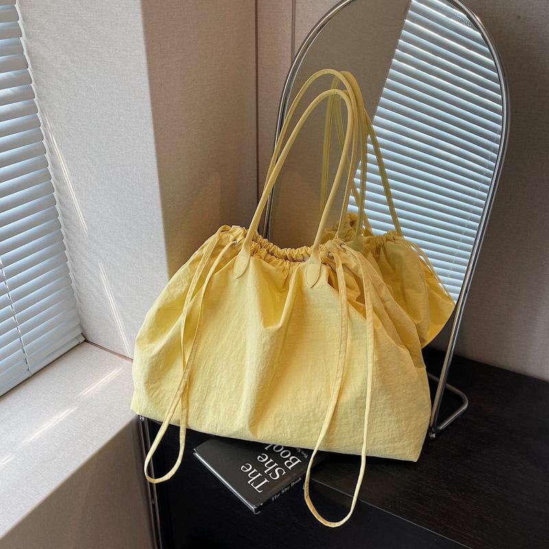 Large-capacity Casual and Lightweight Drawstring Cloth Bag Women's New Simple and Versatile Shoulder Underarm Bag Commuter Bag