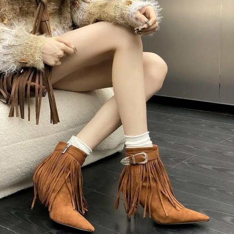 2025 Новый уличный дизайн кисточки ремень пряжка женские ботильоны мода острый носок банкетные тонкие каблуки молния обувь