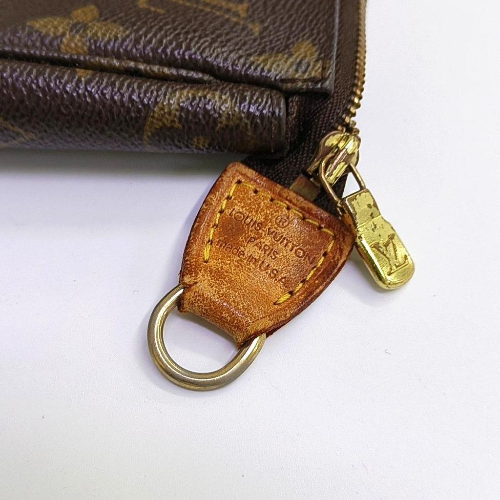[Pre-Owned] Pochette Monogram Zip Closure PVC Handbag - Good #15U3FT1