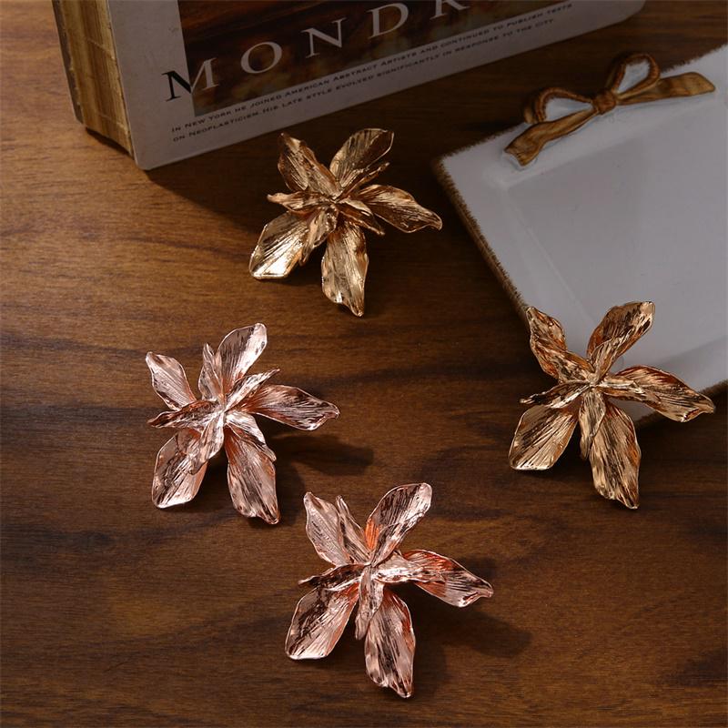 Крупные серьги-цветок в этническом стиле из металла