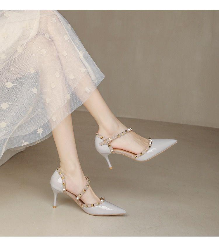 Женские летние 2025 года туфли-лодочки из телесной кожи с шипами, с открытым носком и на шпильке