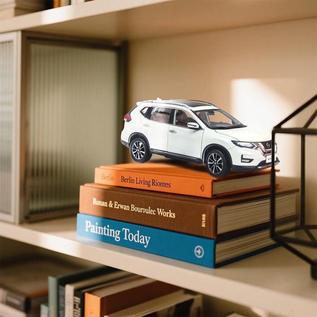 PAUDI MODEL Scale Diecast Model of the Nissan 1/18 X-Trail 2018.