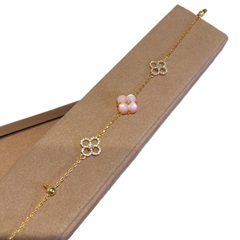 Retro Wishing Pool, White Shell Pink Shell Flower Pull-Out Bracelet, High-End, Simple, Fashionable, And Versatile Hand Jewelry