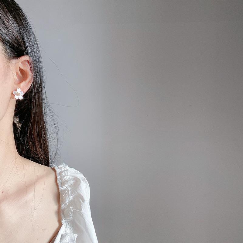 Зажимы для ушей в виде катушки от комаров без ушей, милые серьги с цветком для женщин