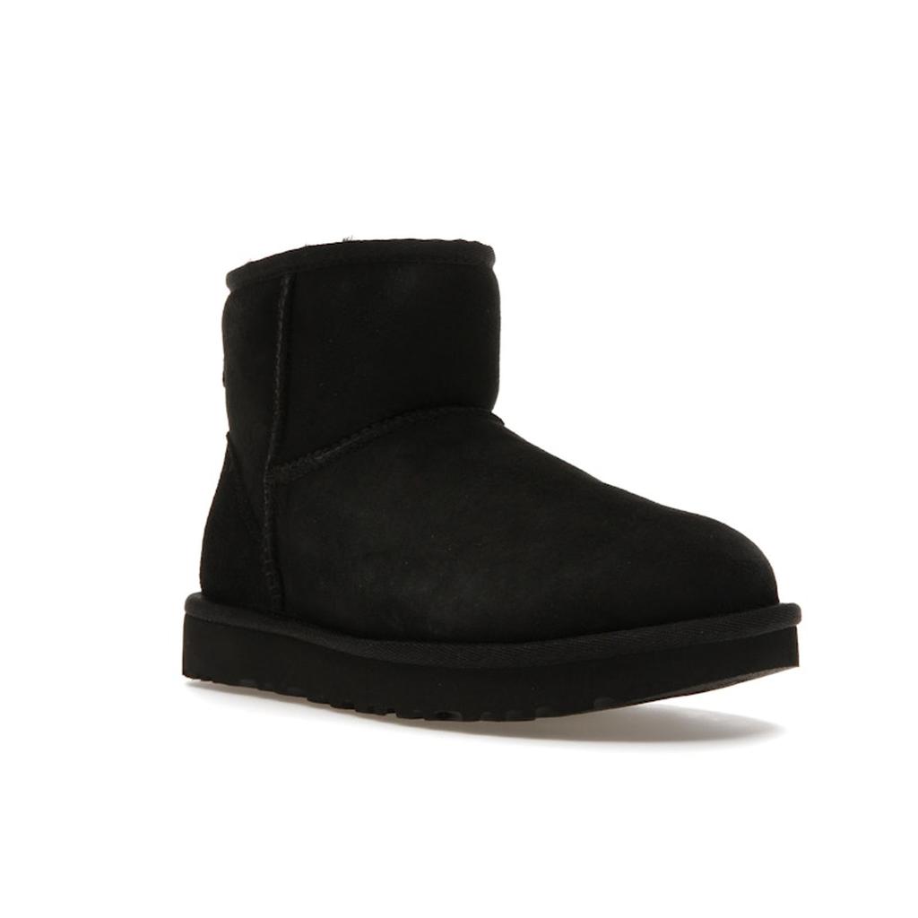 UGG Классические женские кроссовки Mini II Boot черного цвета 1016222-BLK