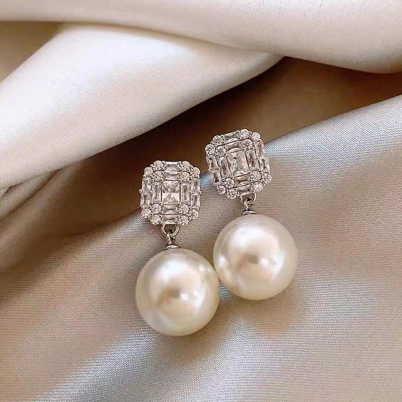 Luxury Shiny Zircon Crystal Pearl Pendant Gold Color Earrings 2026 Fashion Jewelry Party For Women's Exquisite Ear Accessories