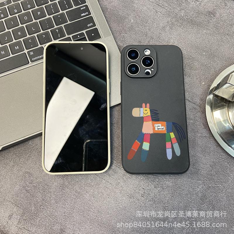 Цветной пони применяется к чехлу для мобильного телефона iPhone15 14PROMAX полноразмерный 13/11 противоударный 16/15 защитный чехол 17
