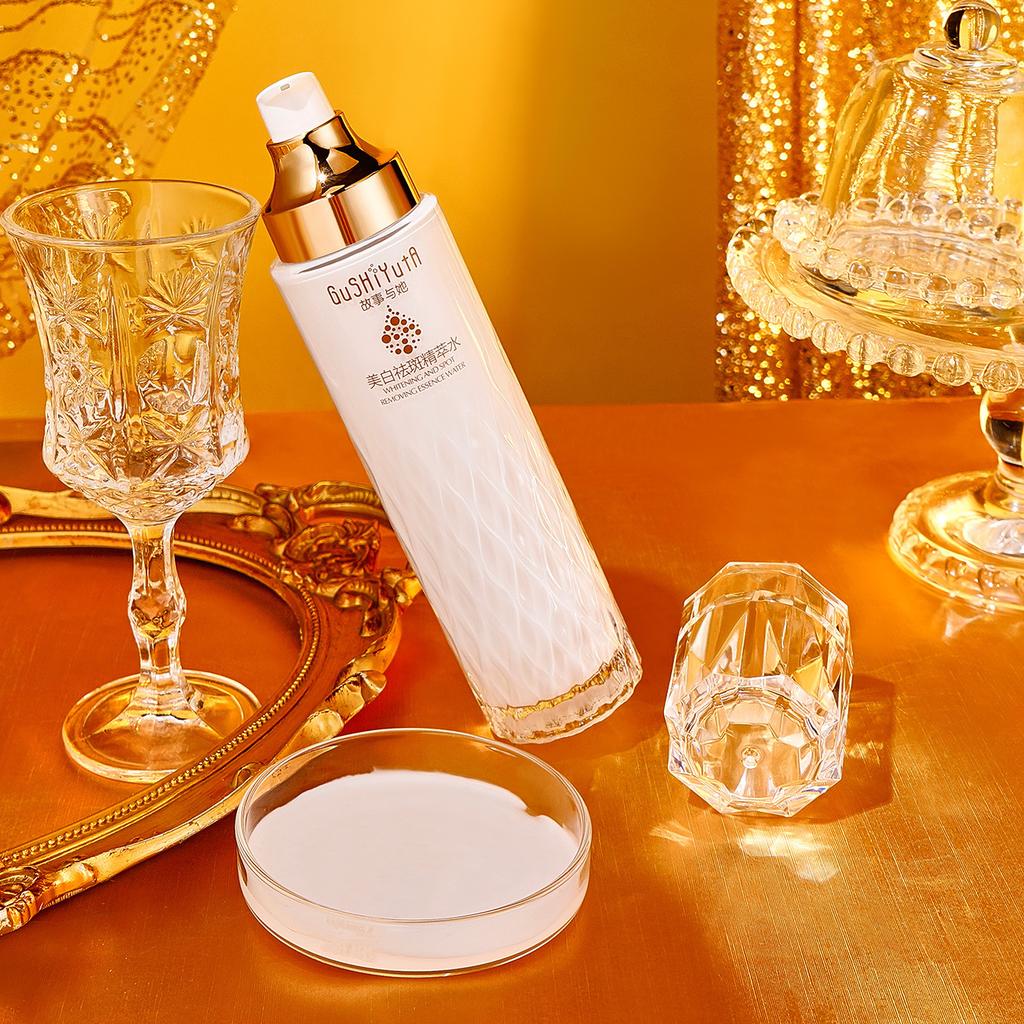 История с ее отбеливающей веснушкой-эссенцией Water Hydrating Brightening Toner для сияющего, ровного тона кожи