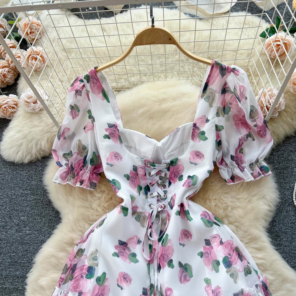 Пляжное платье с цветочным принтом для отдыха, женское платье с открытой спиной, шнуровкой и крестиком, рюшами, модное вечерние длинное платье, модная короткая сексуальная тонкая одежда