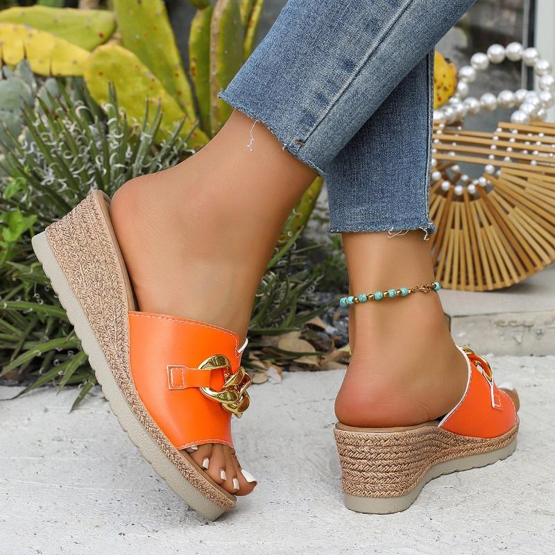 Мода Плюс Размер 2025 Новые Летние Шлепанцы на Платформе Женские Горячая Распродажа Повседневные Клинья Металлическая Отделка Сандалии для Улицы Повседневные Шлепанцы