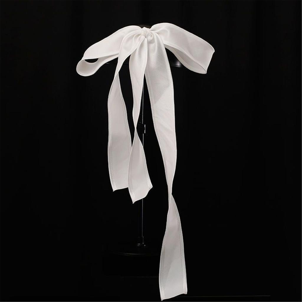 Нежная заколка для волос в виде вуали с бантом и бусинами. Добавьте нотку изысканности в свою прическу с помощью нежной заколки для волос.