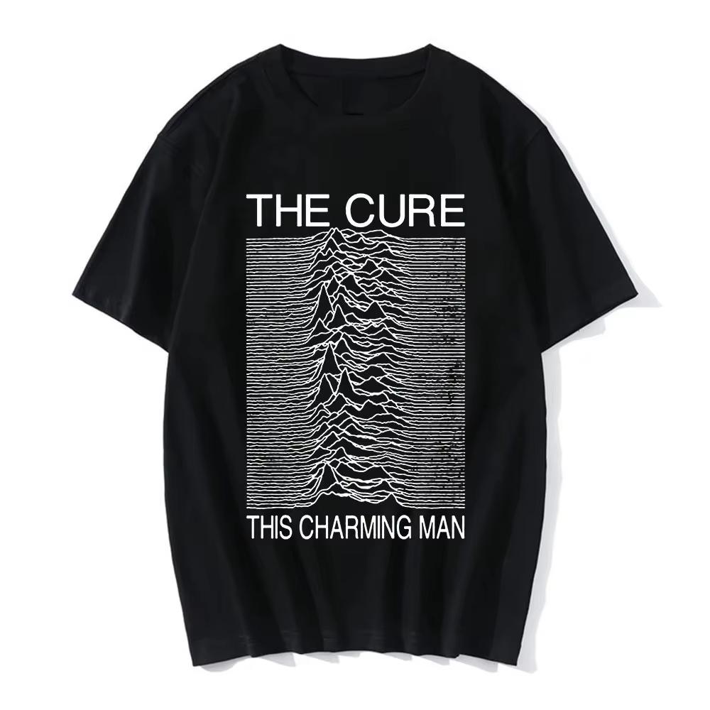 Футболка с расписанием летнего тура The Cure 2026 по Великобритании и Ирландии. Для унисекс и унисекс. Короткий рукав. Футболка The Cure UK.