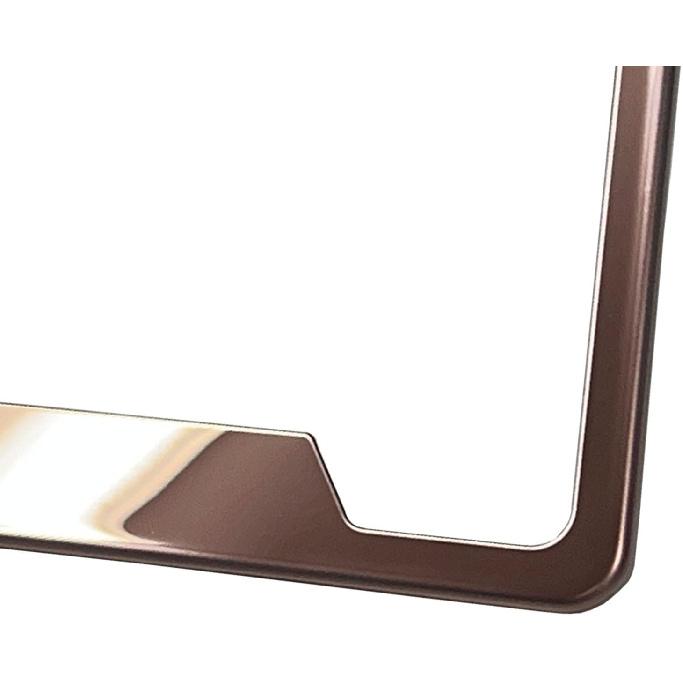 Рамка номерного знака с вырезом в нижнем углу, зеркальная хромированная электрогальваническая обработка цвета розового золота, универсальная посадка, алюминиевая накладка-крышка на винтах, нержавеющая сталь T304