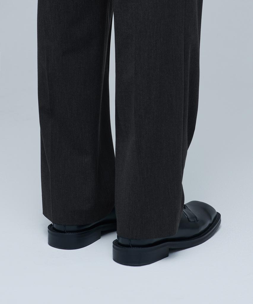MUSINSA STANDARD Lightweight Three-Puck Semi-Balloon Slacks [Charcoal Gray]