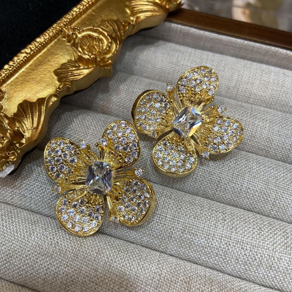 Изысканные серьги-гвоздики в виде цветка с медным покрытием и бриллиантами для женщин, тяжелая промышленность, трехмерные инкрустированные кристаллами, легкие роскошные серьги 2025 года, новинка