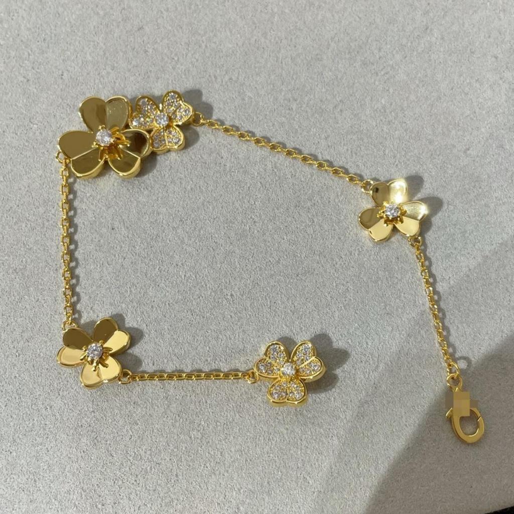 Clover Three Flowers Lucky Bracelet Gold Plated Full Diamond Bracelet Hollow Flower Fanke Niche Bracelet