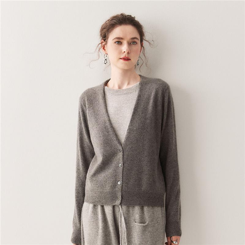2025 Autumn/Winter Women's Color Block Cashmere Sweater - Fake Two-Piece Design, Versatile Knit and Elegant Style