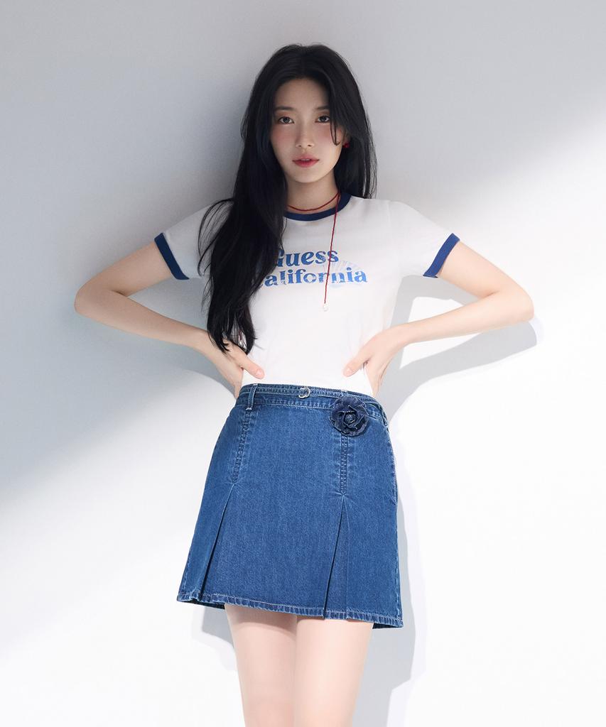 Guess [Suzy] Короткая футболка с принтом в морском стиле, 2 цвета, с контрастной отделкой по горловине и рукавам Mq2K7436
