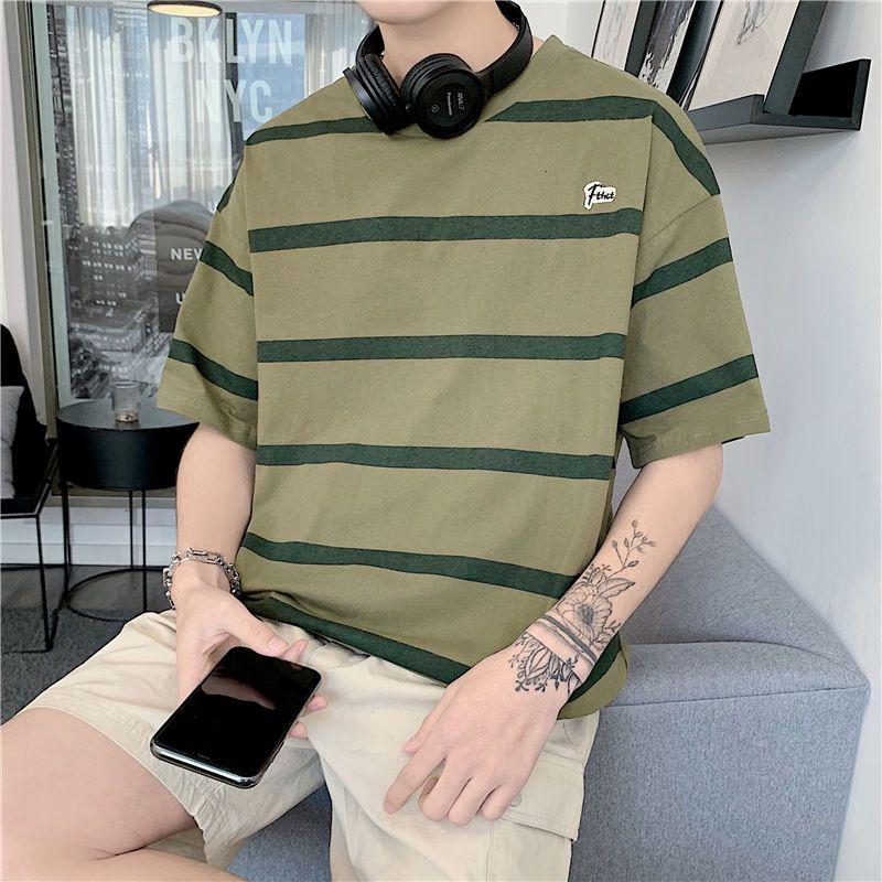 Летняя мужская футболка с коротким рукавом. Свободные и универсальные студенческие модные модные топы с короткими рукавами. Дышащие и впитывающие пот пуловеры в полоску с круглым вырезом.
