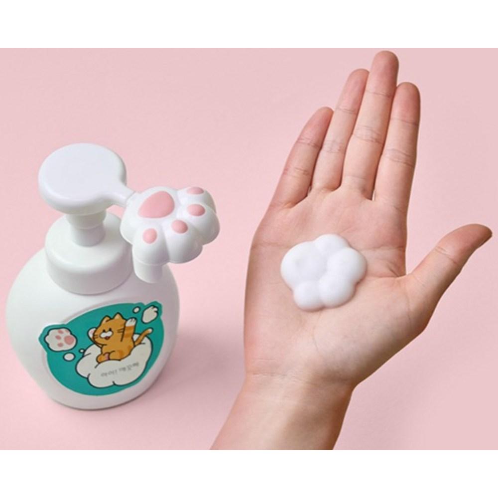 Пена для мытья рук Kids Clean Cat с ароматом лимона 2 шт. + сменный блок 200 мл 2 шт. + пенный инструмент 2 шт. + пенная наклейка Cat 2 шт., 250 мл, 1 набор