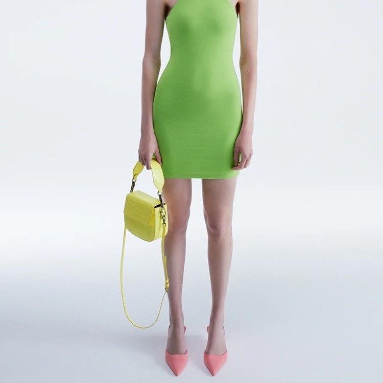 Французский 2025 лето новая женская обувь тонкий каблук фея ветер острый носок средний задник пустая плоская подошва слово с темпераментом сандалии женские